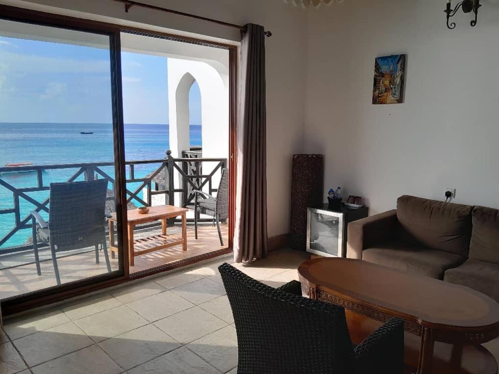 Langi Langi Beach Bungalows Nungwi Bagian luar foto
