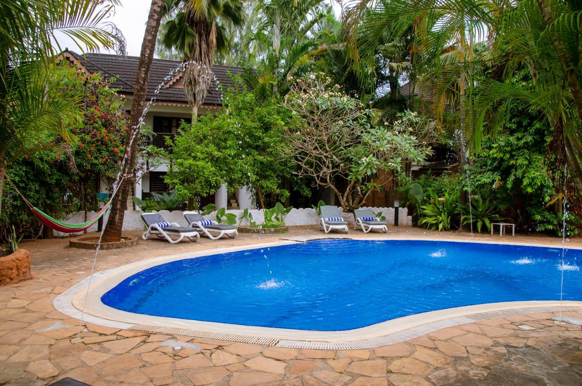 Langi Langi Beach Bungalows Nungwi Bagian luar foto