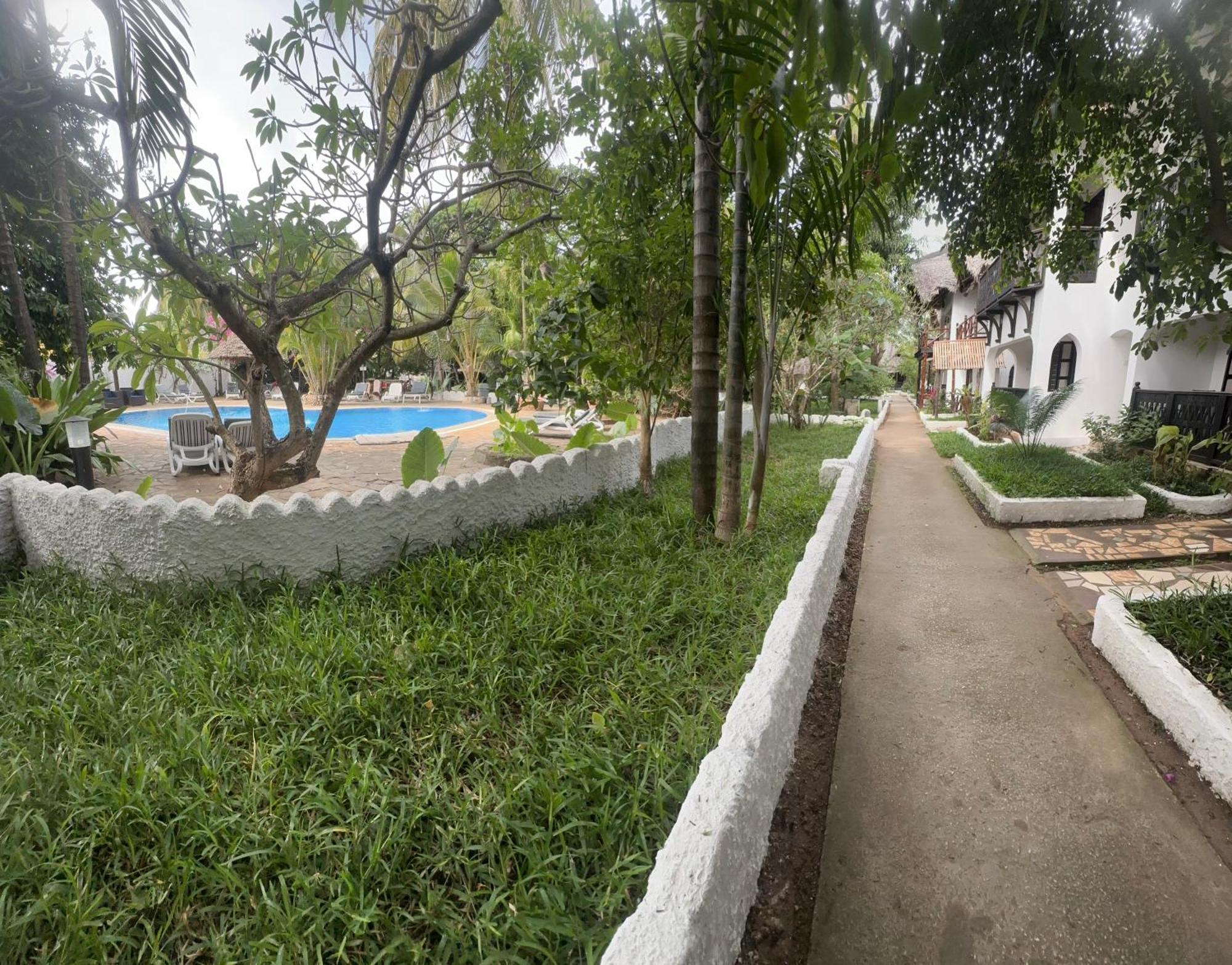 Langi Langi Beach Bungalows Nungwi Bagian luar foto